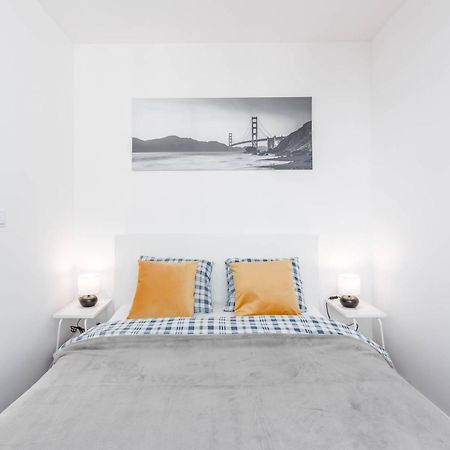 Enjoy! Srodmiescie Nowogrodzka Apartment Варшава Екстериор снимка
