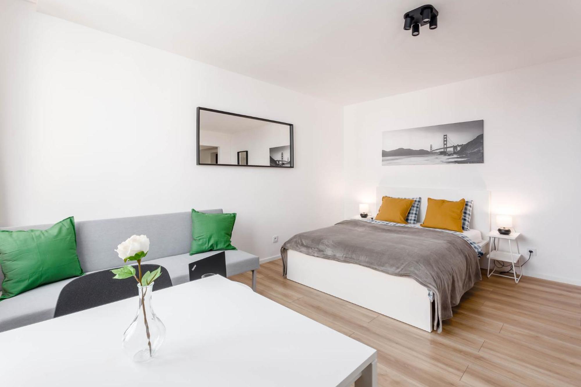 Enjoy! Srodmiescie Nowogrodzka Apartment Варшава Екстериор снимка