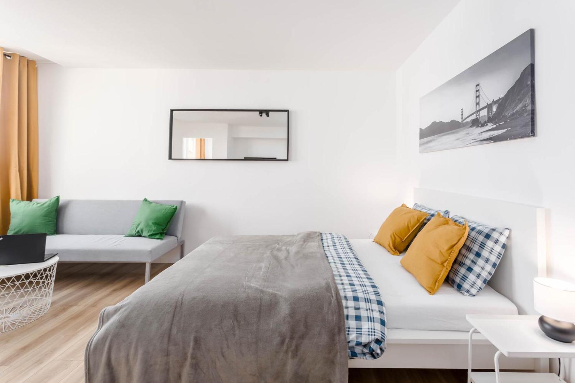 Enjoy! Srodmiescie Nowogrodzka Apartment Варшава Екстериор снимка