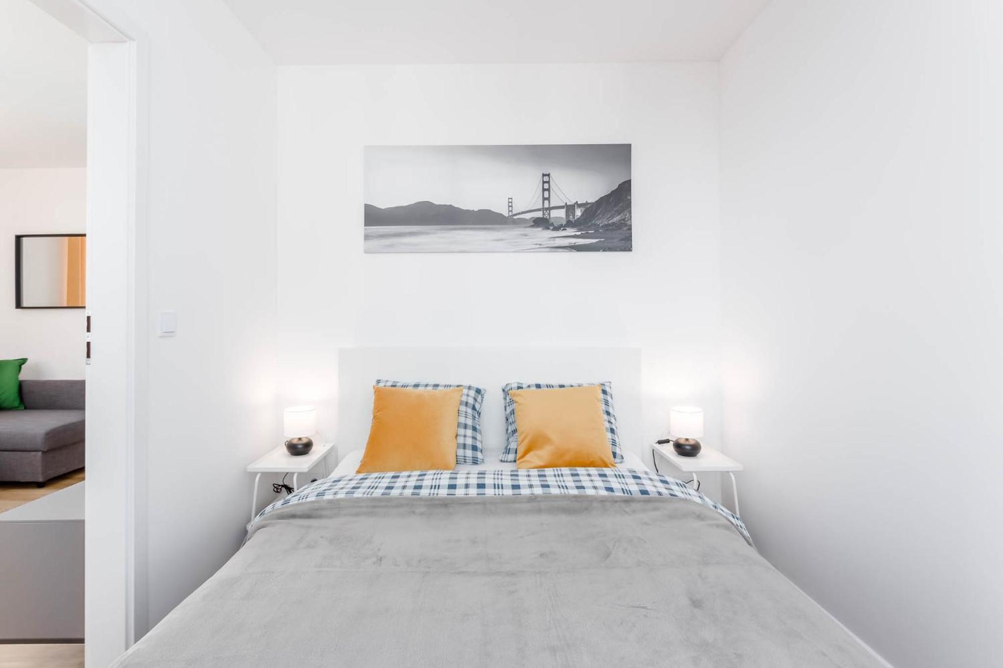 Enjoy! Srodmiescie Nowogrodzka Apartment Варшава Екстериор снимка