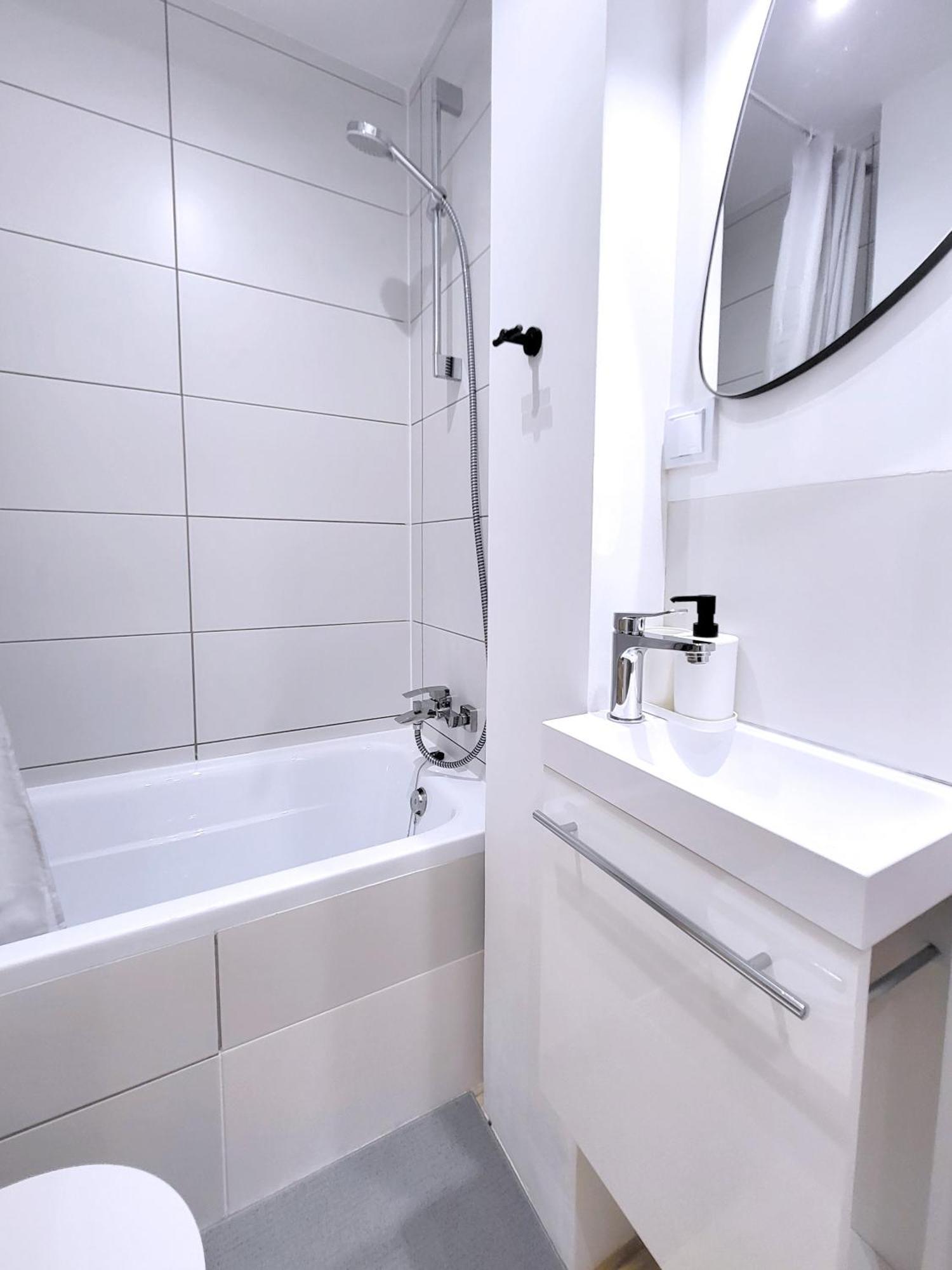Enjoy! Srodmiescie Nowogrodzka Apartment Варшава Екстериор снимка